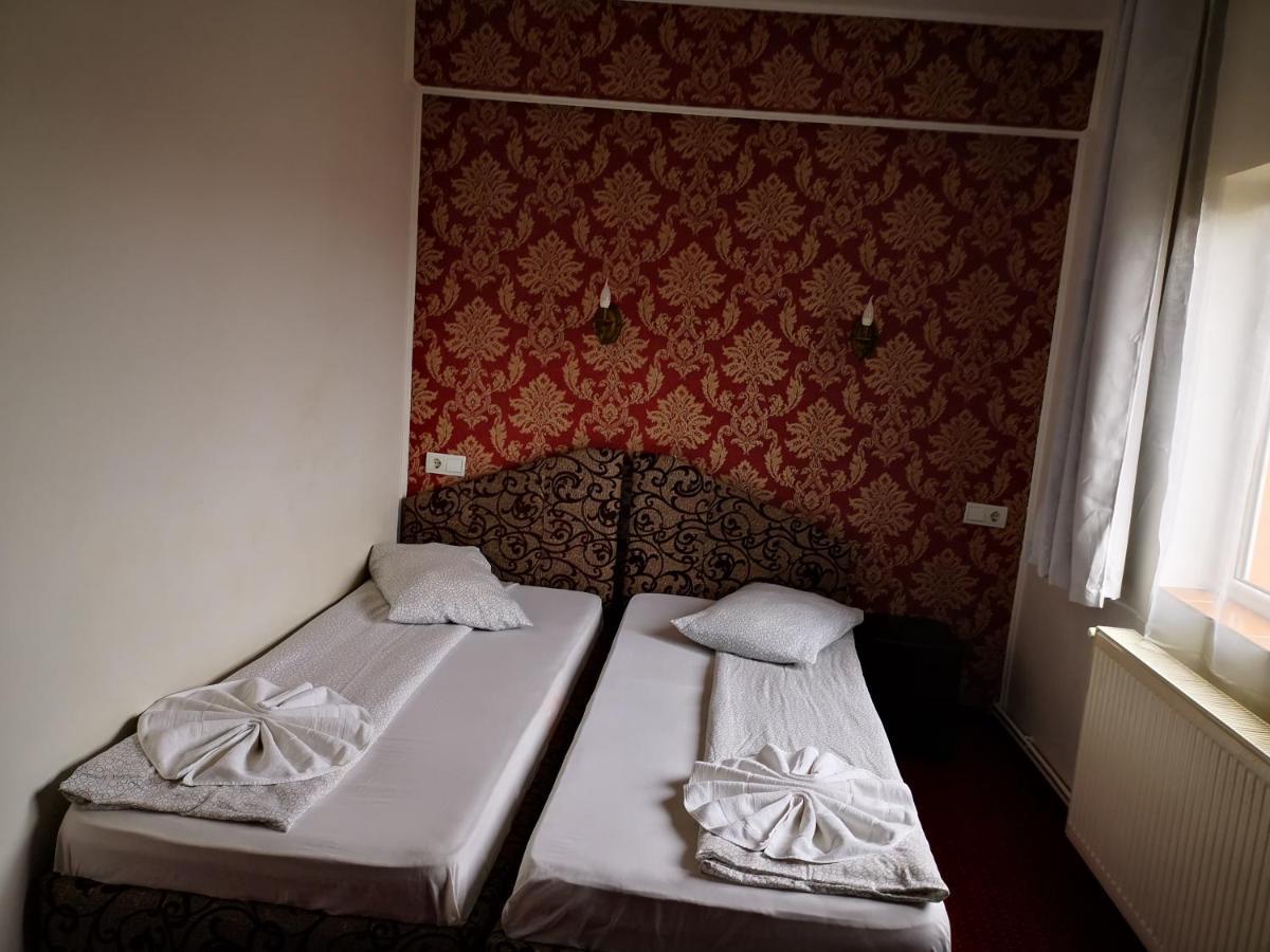 Golden Pension Targu Jiu Bagian luar foto