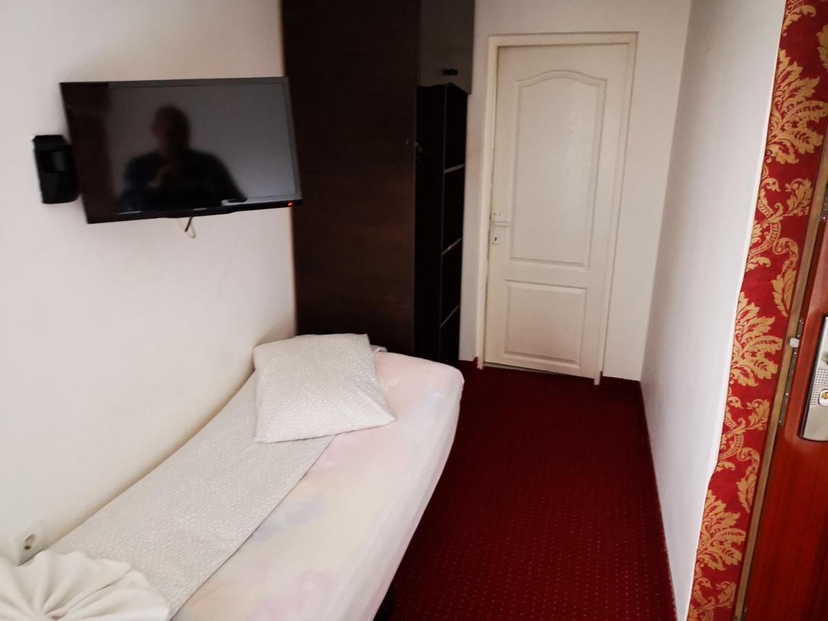 Golden Pension Targu Jiu Bagian luar foto