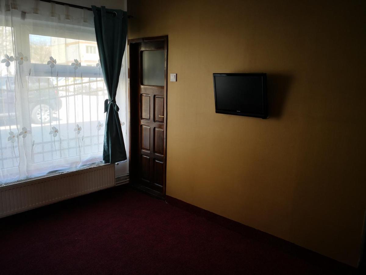 Golden Pension Targu Jiu Bagian luar foto