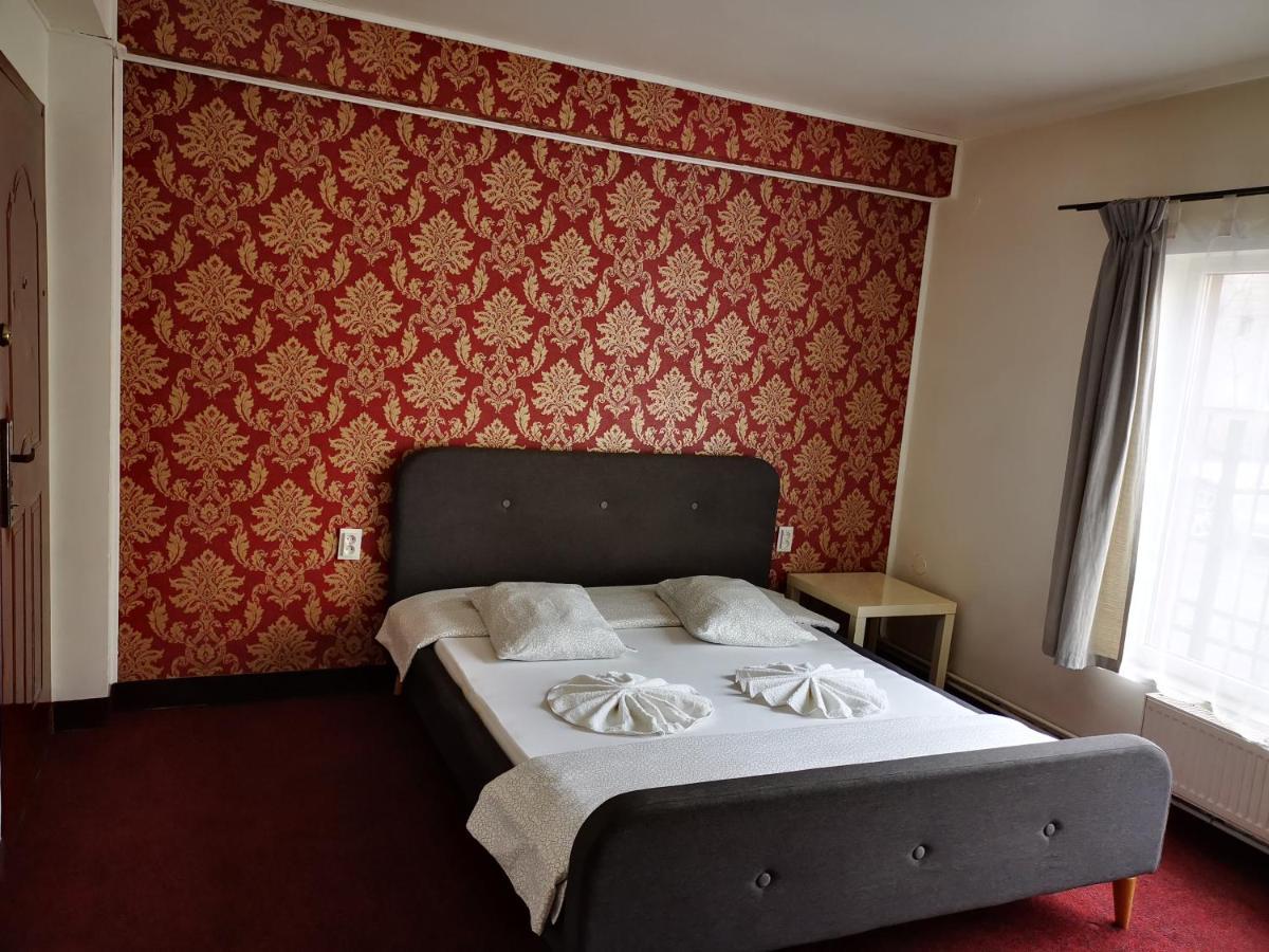 Golden Pension Targu Jiu Bagian luar foto