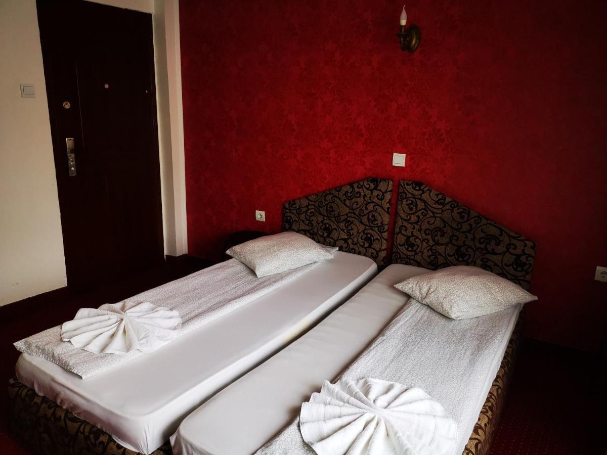 Golden Pension Targu Jiu Bagian luar foto