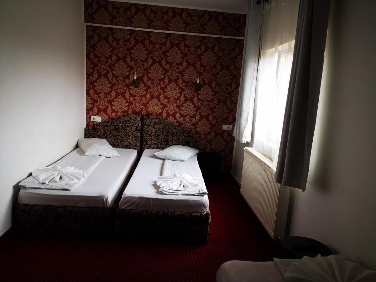 Golden Pension Targu Jiu Bagian luar foto